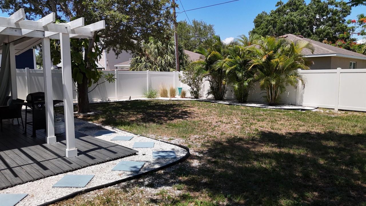 811 33rd Street Ct W - Photo 3 of 38