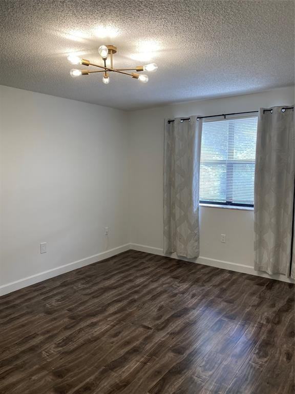 228 Lakeside Cir #228-228 - Photo 6 of 18