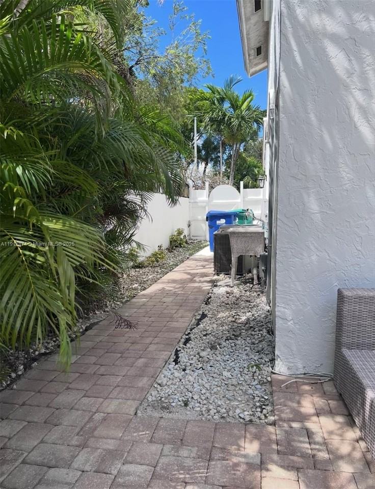 624 Ne 205th Ter #624REAR - Photo 3 of 10