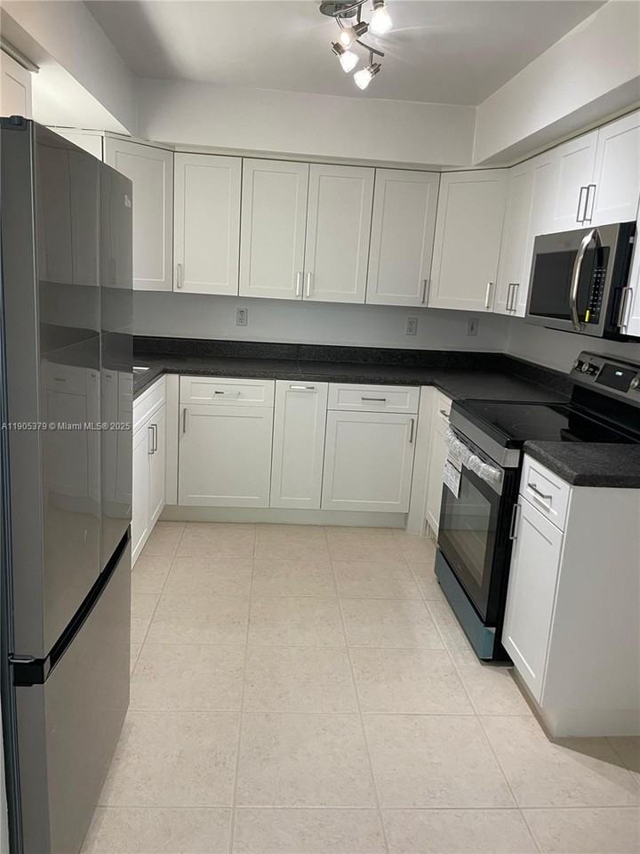 Welleby Park #3711-1121 - Photo 5 of 11