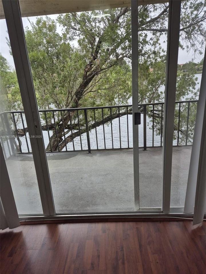 Welleby Park #3711-1121 - Photo 7 of 11