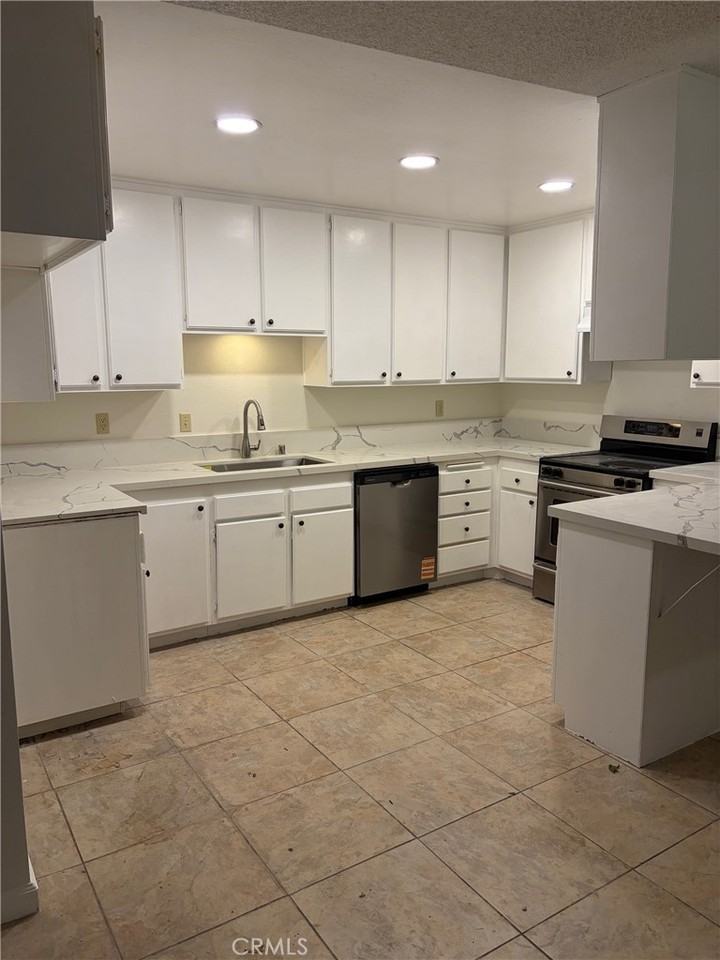 2727 Tropicana Dr #2727 - Photo 7 of 12