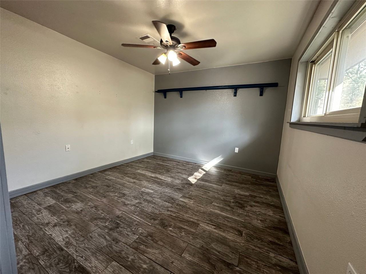 22450 Oakley Rd #22450 - Photo 4 of 31