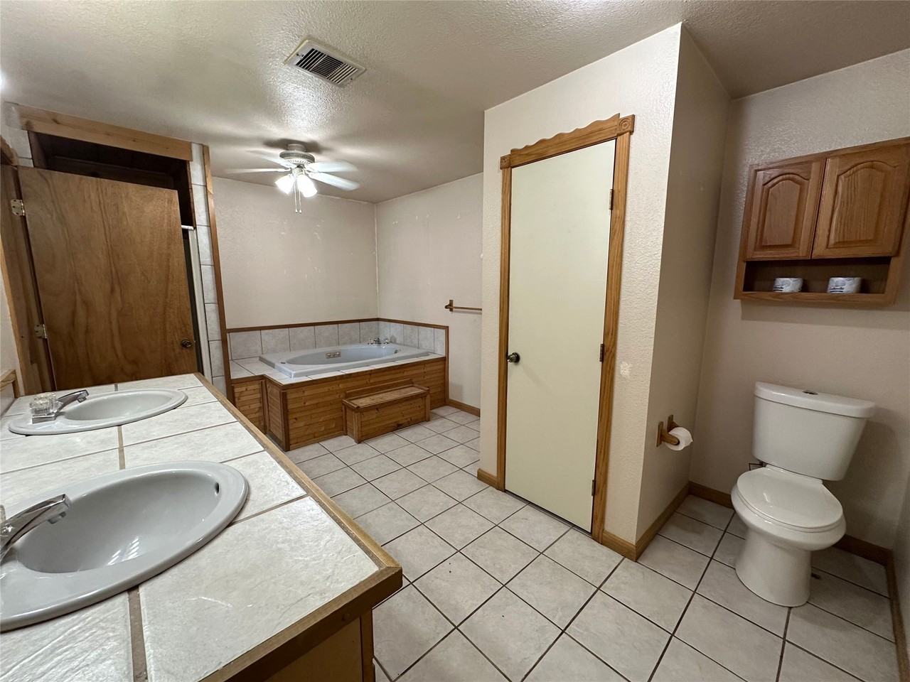 22450 Oakley Rd #22450 - Photo 5 of 31