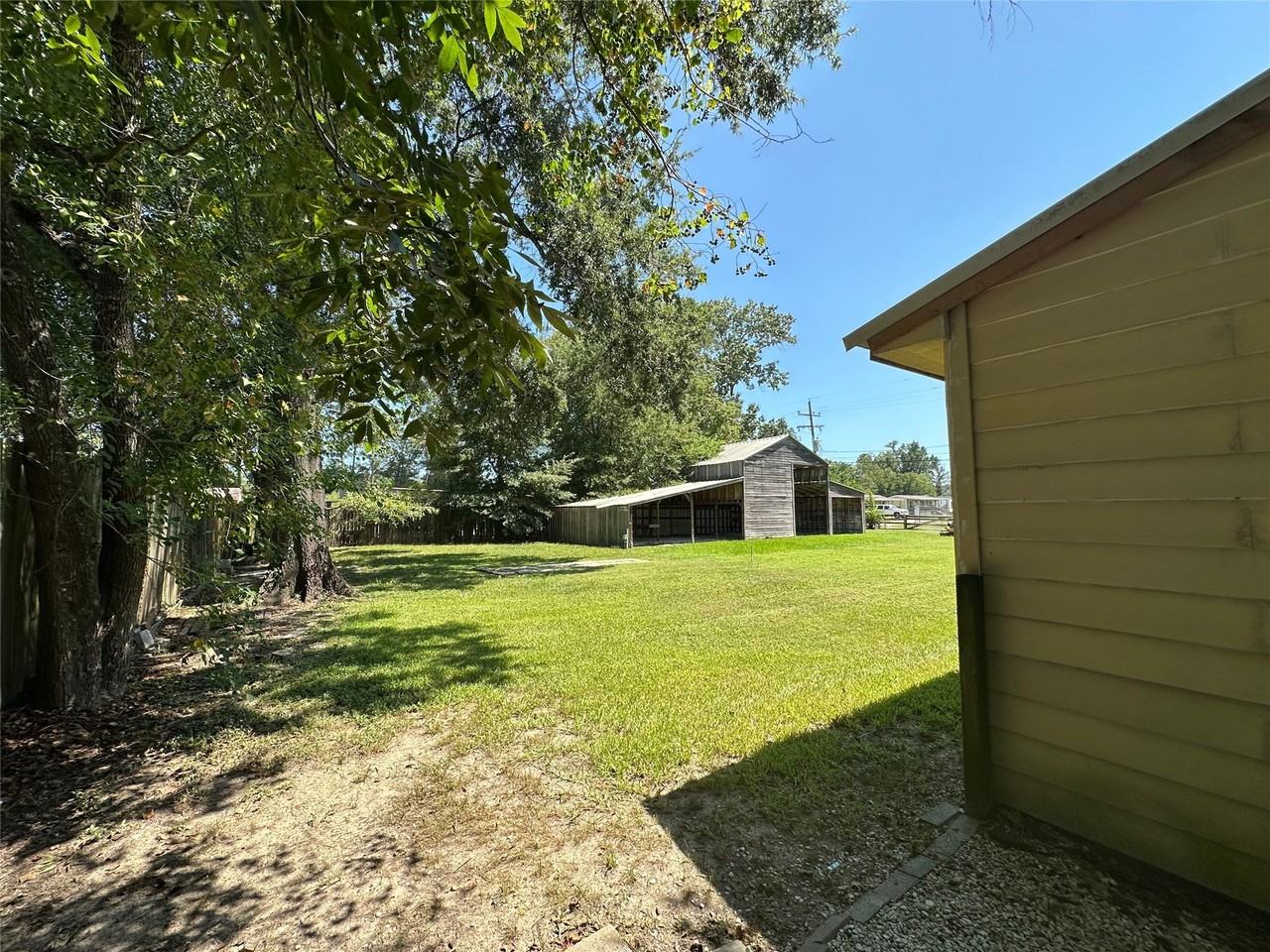 22450 Oakley Rd #22450 - Photo 6 of 31