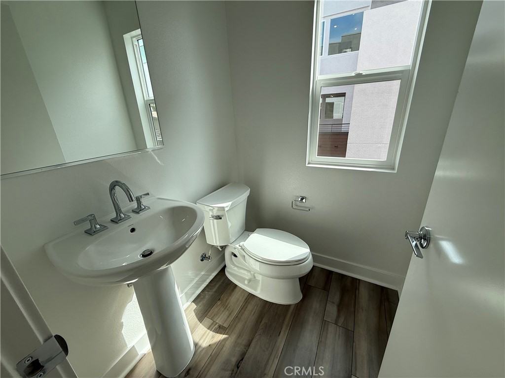 693 S Lyon St #693 - Photo 4 of 28