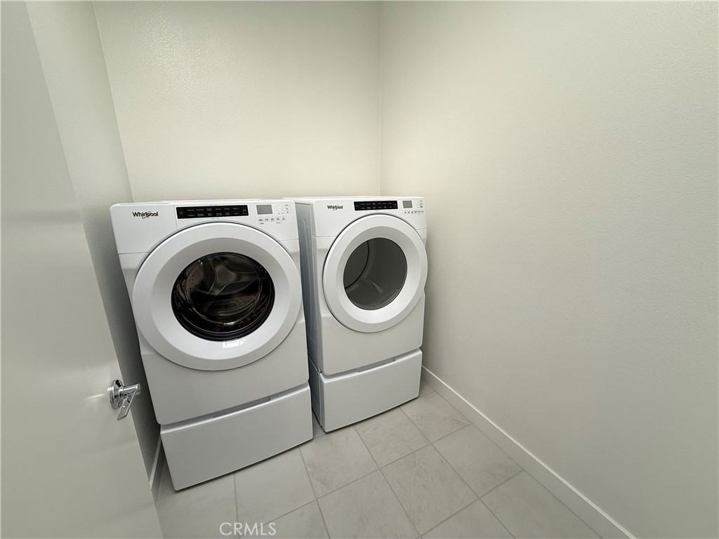 693 S Lyon St #693 - Photo 5 of 28