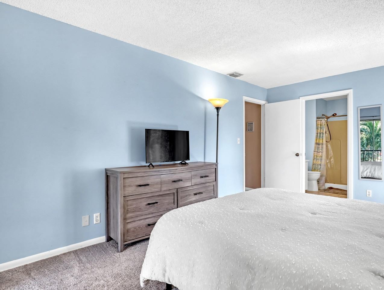 6552 Chasewood Dr #6552H - Photo 6 of 33