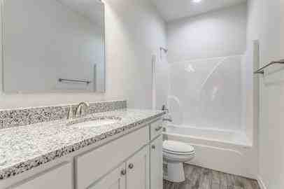 2407 N Hickory St #2407 - Photo 6 of 9