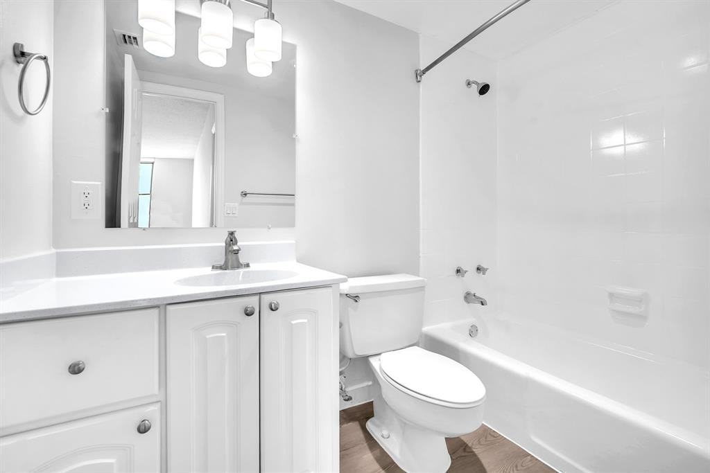 100 Kings Point Dr #100-1405 - Photo 5 of 24