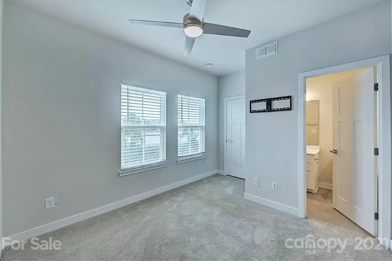 272 Parkwood Ave - Photo 7 of 19