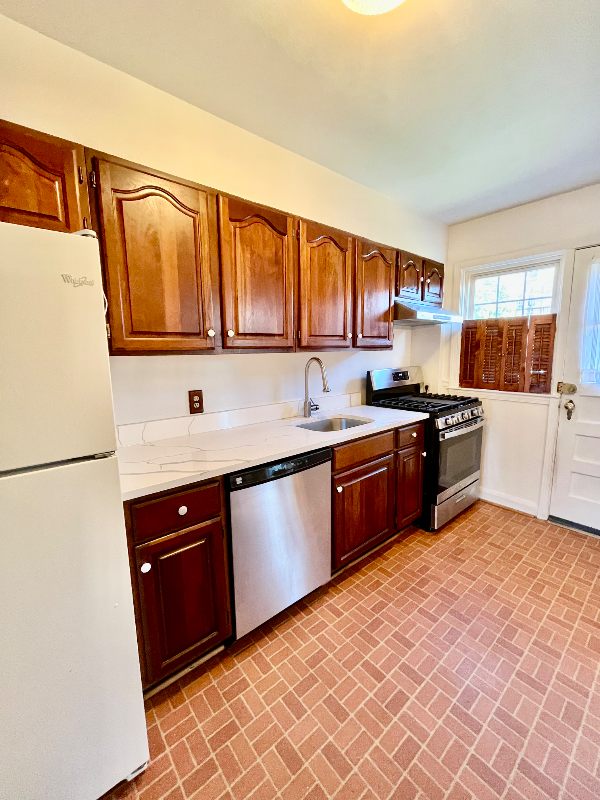 143 Stanmore Rd - Photo 6 of 17