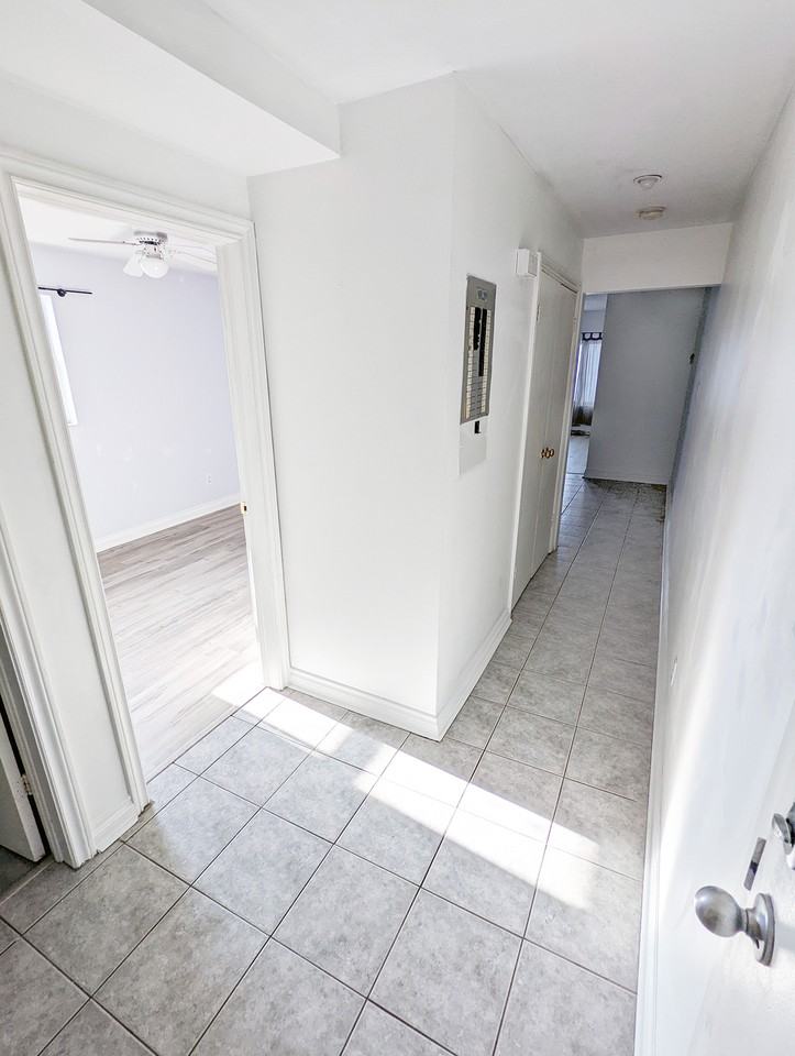 Saint Clair Avenue West #3 - Photo 5 of 8