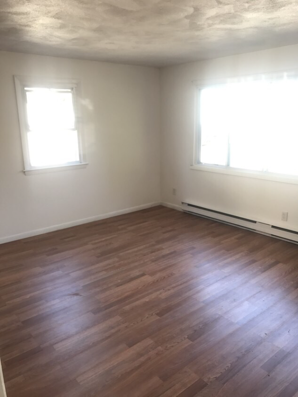 230 Roosevelt St - Photo 5 of 9