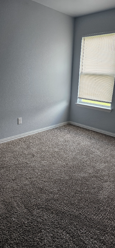 419 E Day St - Photo 5 of 17