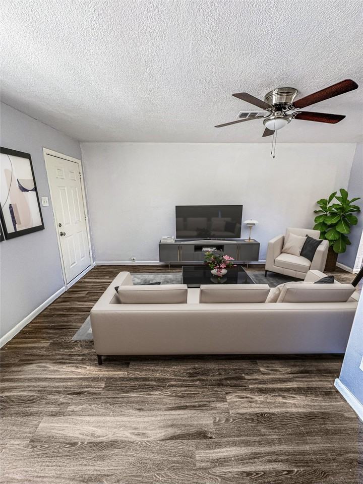 9011 Parkette Dr #9011 - Photo 2 of 8