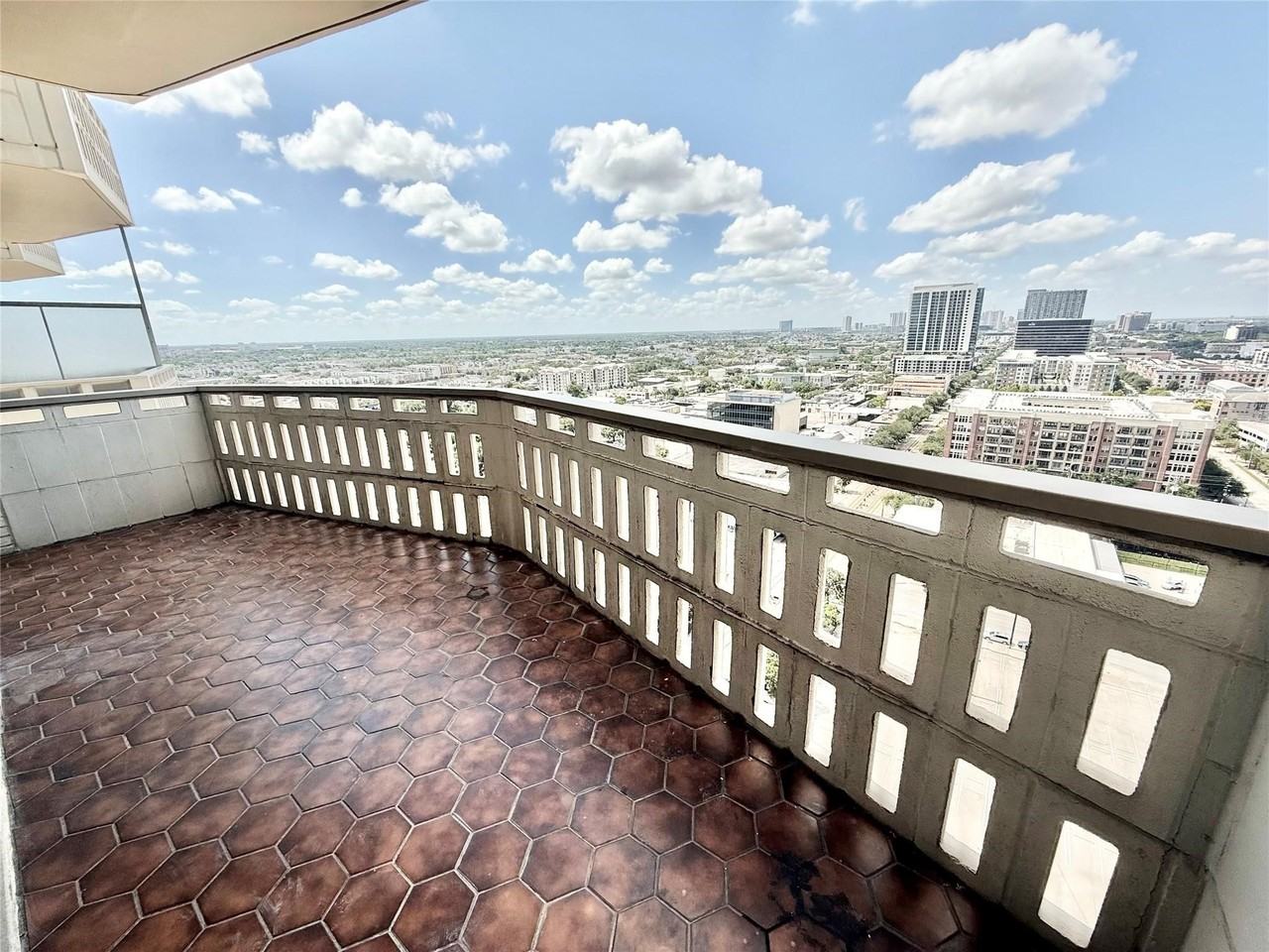 2016 Main St #2016-1904 - Photo 2 of 37