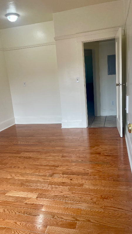 566 53rd St #566 - Photo 3 of 24