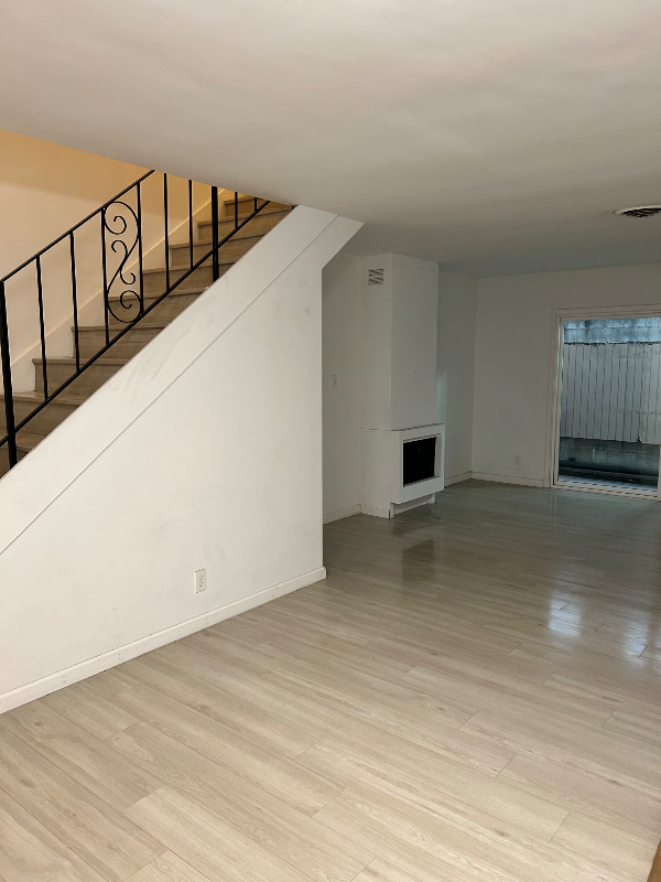 412 N Louise St - Photo 2 of 11