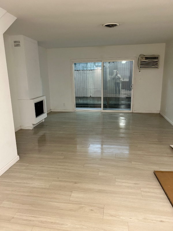 412 N Louise St - Photo 3 of 11