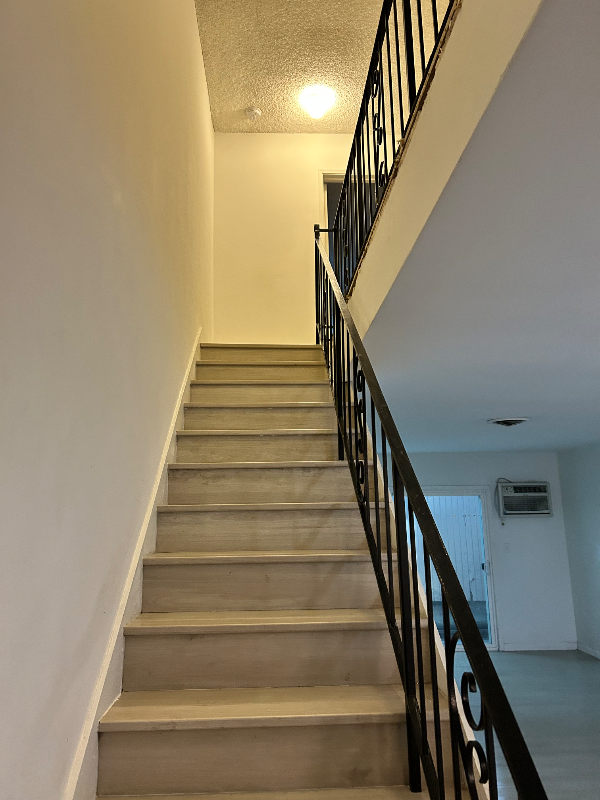 412 N Louise St - Photo 4 of 11