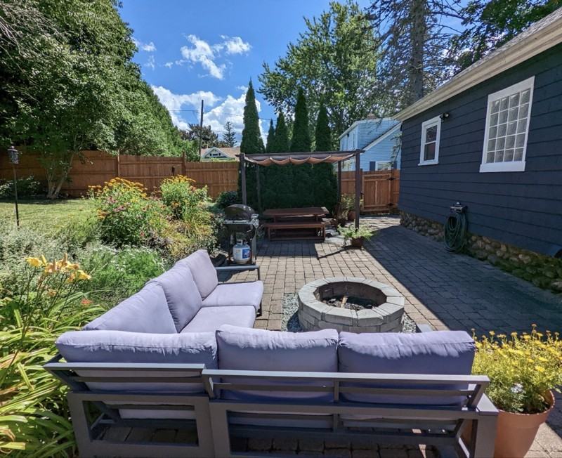 173 Pleasant St - Photo 4 of 4