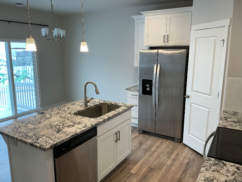 816 N Hilltop Dr - Photo 2 of 10