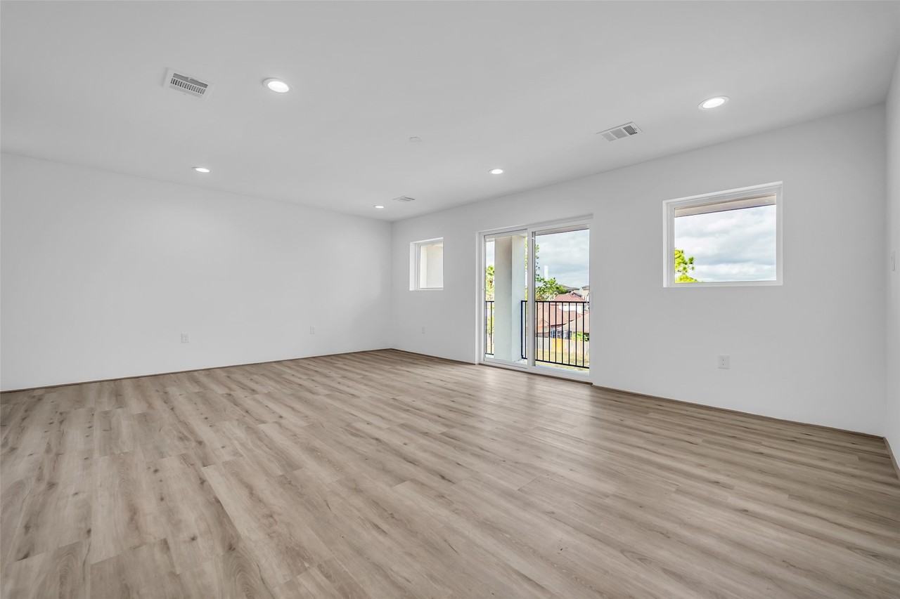 15000 S Richmond Ave #15000-6 - Photo 2 of 15