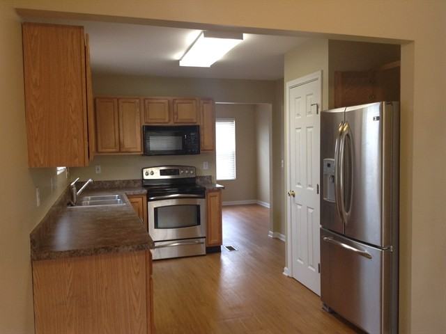 737 Bear Ct - Photo 3 of 9