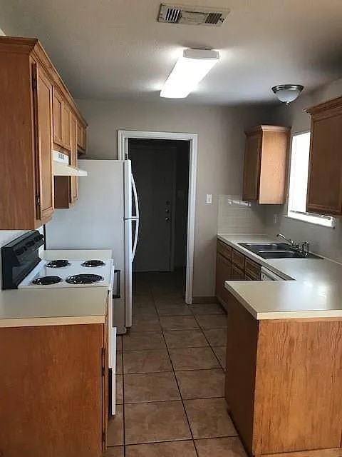 902 Quartz Ct #902B - Photo 2 of 12