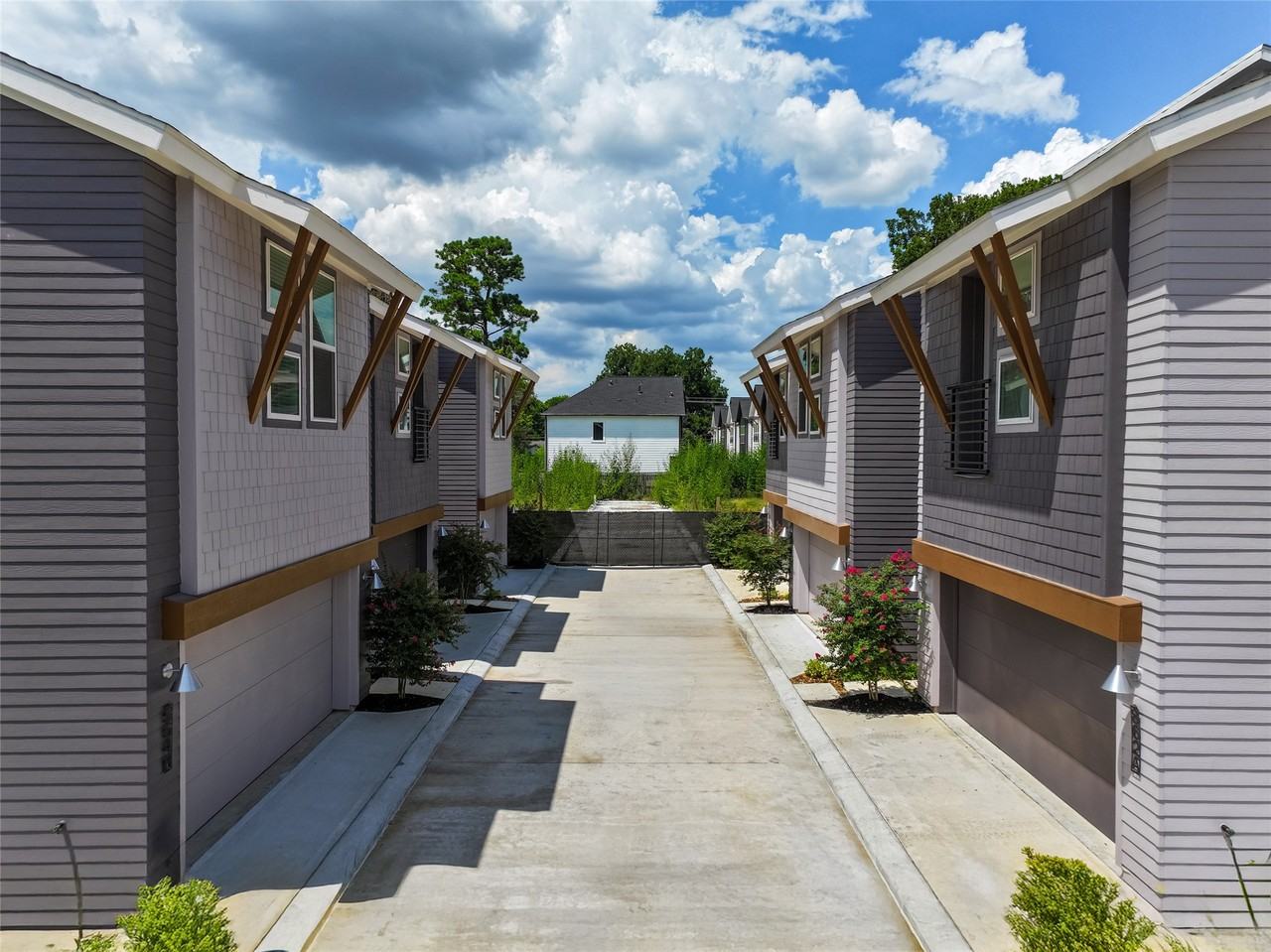 862 Paul Quinn St #862A - Photo 3 of 37