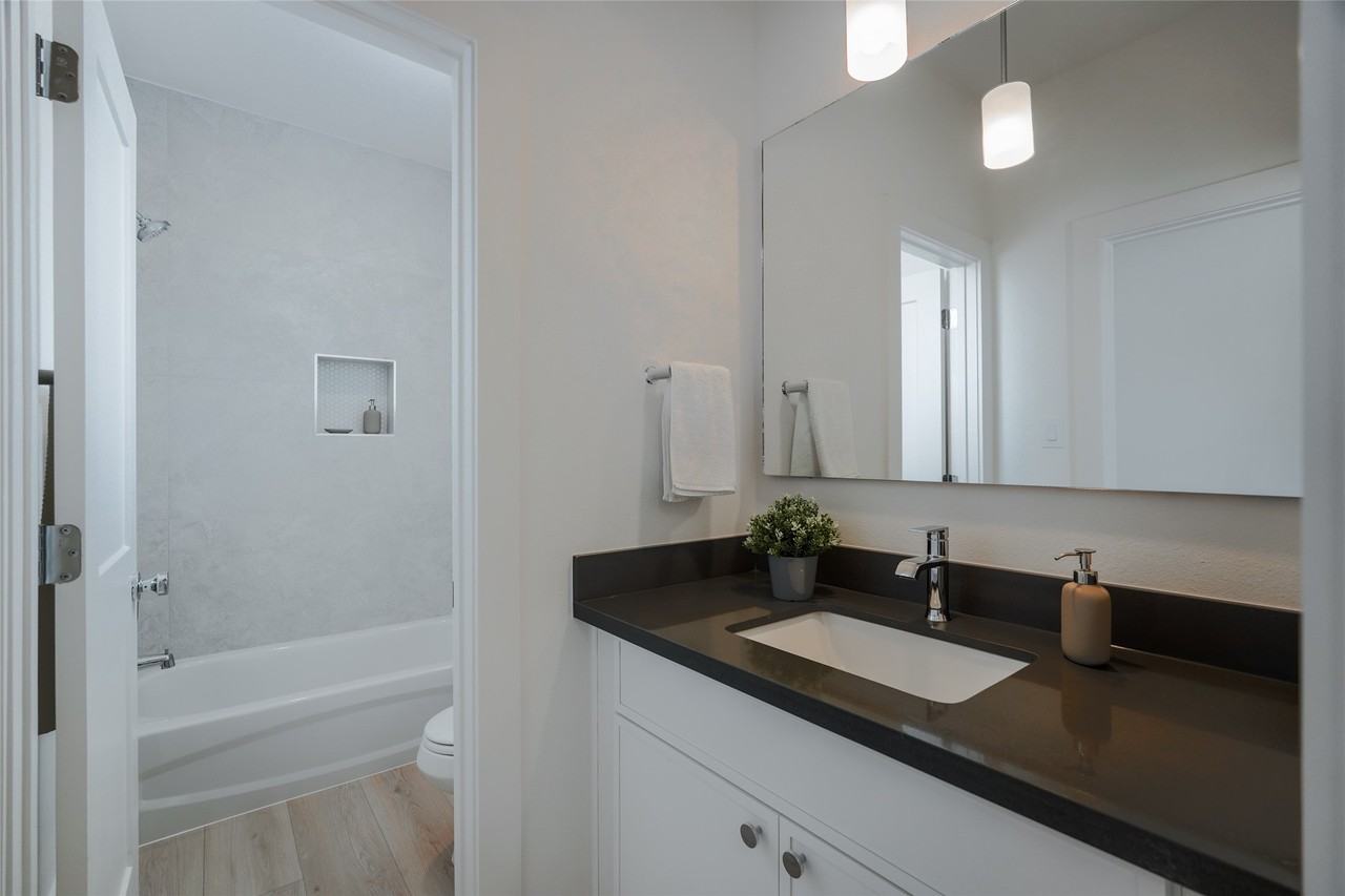 862 Paul Quinn St #862A - Photo 5 of 37