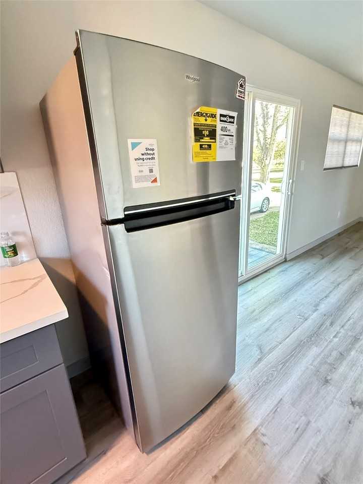 210 N Mattson St #210 - Photo 3 of 18