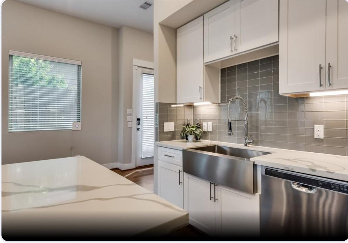 3514 Bastrop St #3514 - Photo 2 of 11