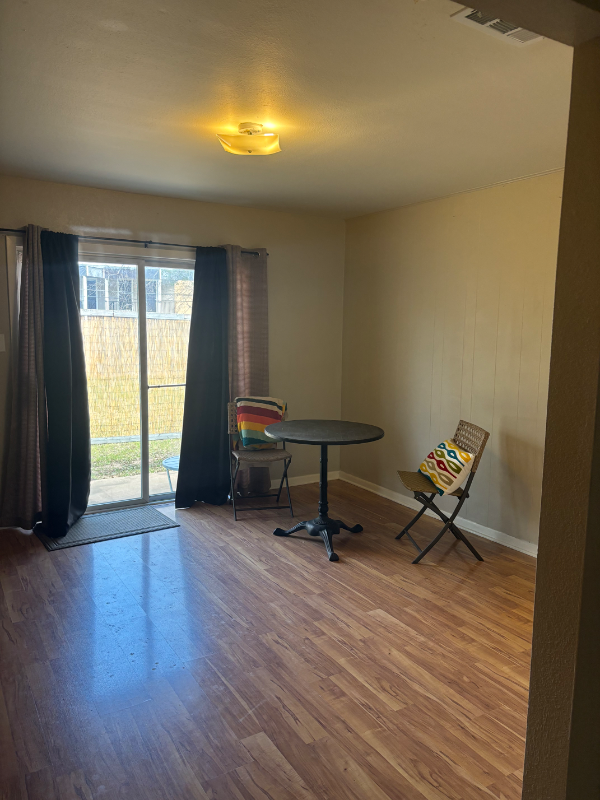 1506 Fairfield Dr - Photo 2 of 12