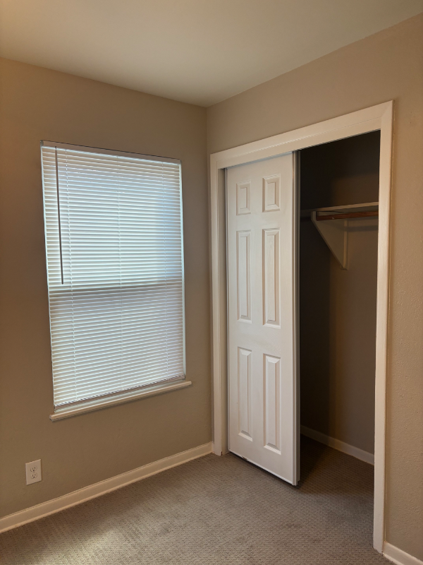 1506 Fairfield Dr - Photo 7 of 12