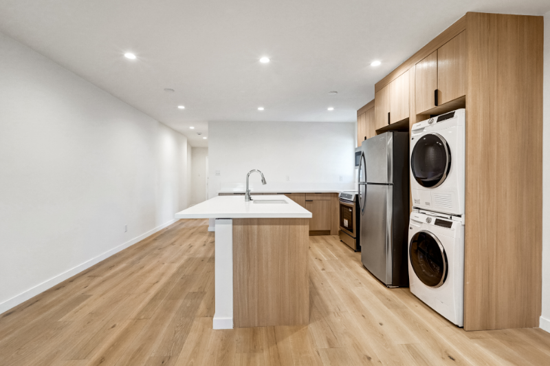 2525 Beverley Ave #10 - Photo 2 of 37