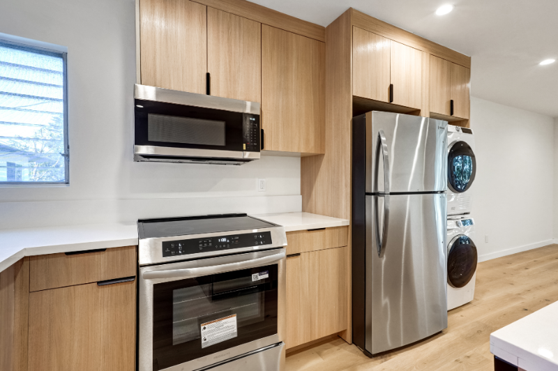 2525 Beverley Ave #10 - Photo 3 of 37