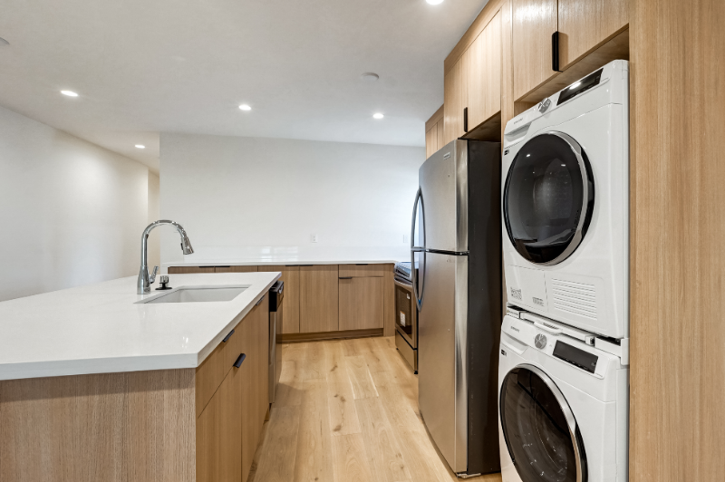 2525 Beverley Ave #10 - Photo 4 of 37