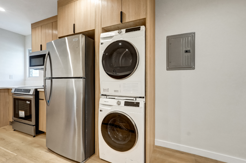 2525 Beverley Ave #10 - Photo 5 of 37