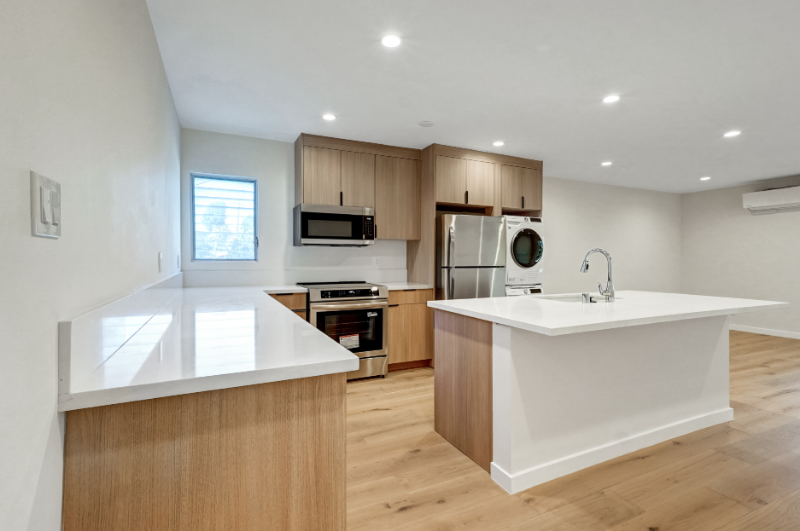 2525 Beverley Ave #10 - Photo 6 of 37