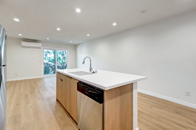 2525 Beverley Ave #10 - Photo 7 of 37