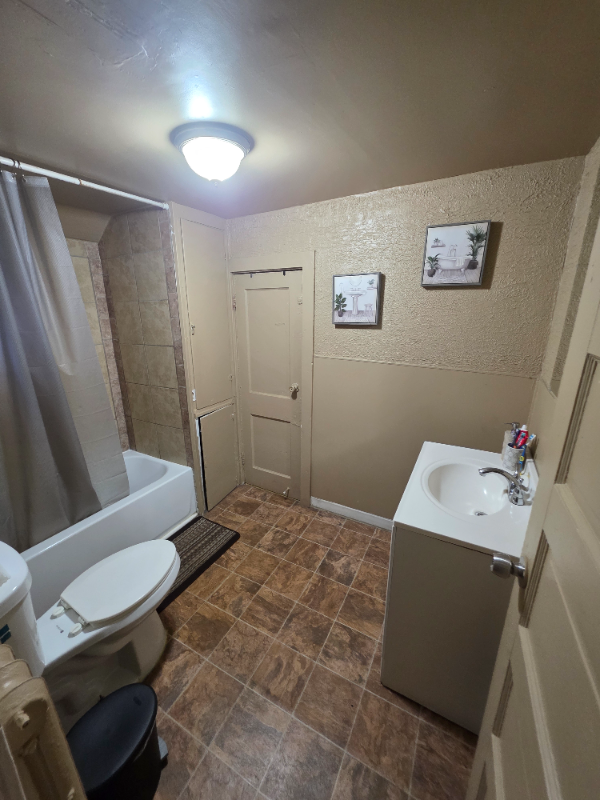 328 W Peach St #C - Photo 6 of 6