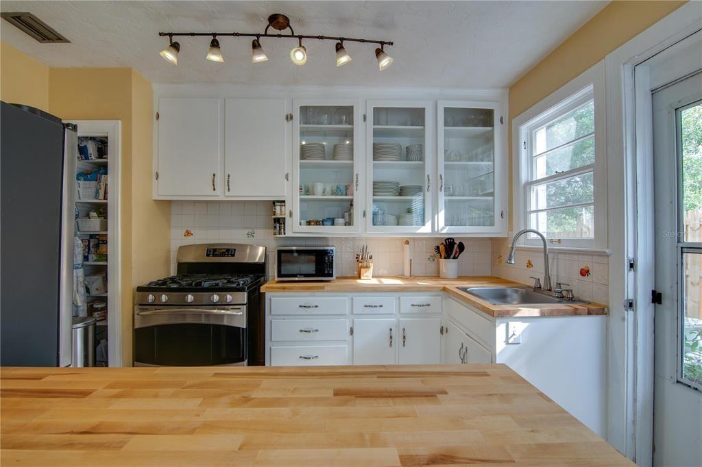 407 Ne 8th St #407 - Photo 5 of 32