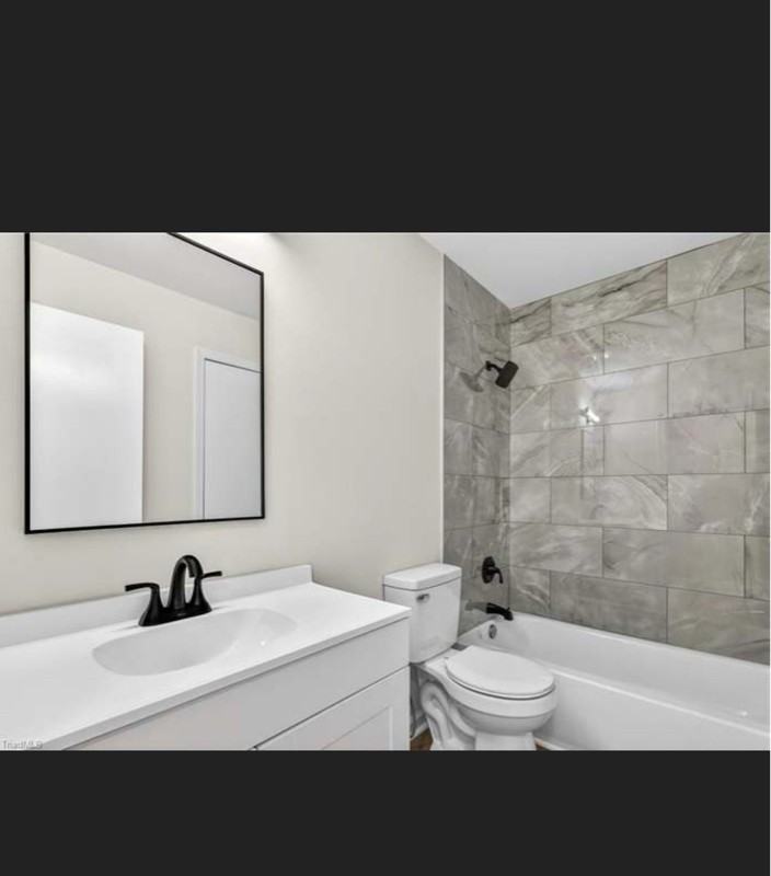 2204 Dulaire Rd - Photo 2 of 9