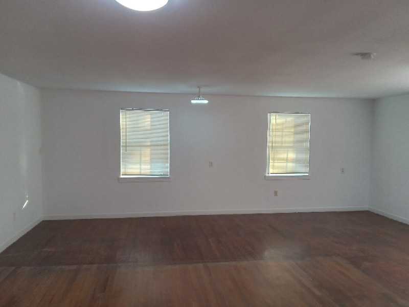 207 E Grand St #A - Photo 2 of 11