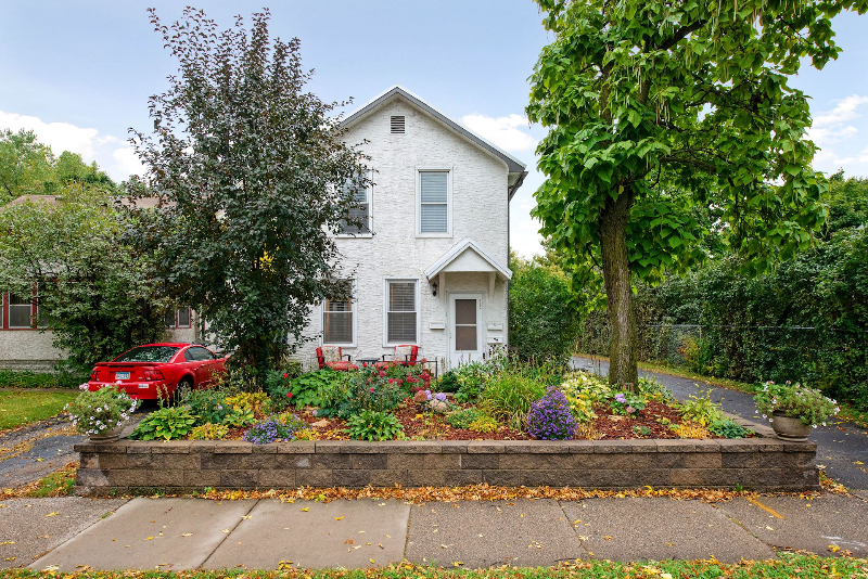 422 2nd St Ne #1 - Photo 2 of 18