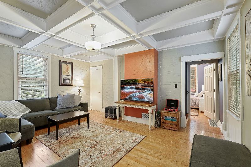 422 2nd St Ne #1 - Photo 4 of 18