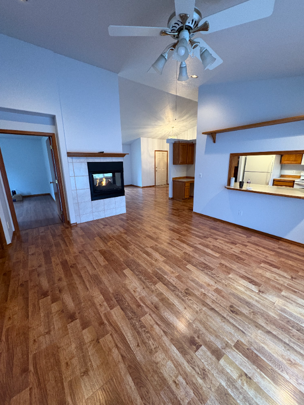 2120 W Hogan St - Photo 4 of 20