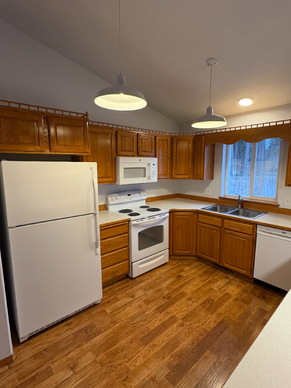 2120 W Hogan St - Photo 6 of 20